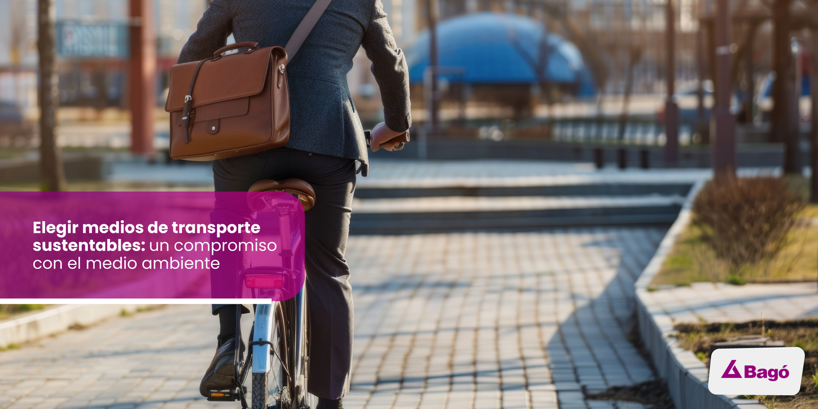 Señor yendo al trabajo en bicicleta